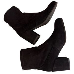 NWOB Valdini Riana Black Suede Chelsea Ankle Booties women’s size 7 Whimsigoth